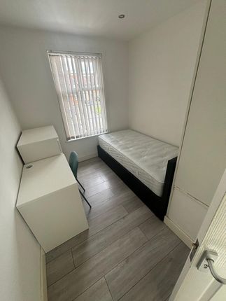 33, Wenlock Road, Edgware photo 3