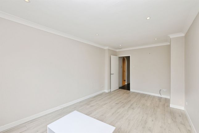 63, Athelstan Walk South, WELWYN GARDEN CITY photo 3