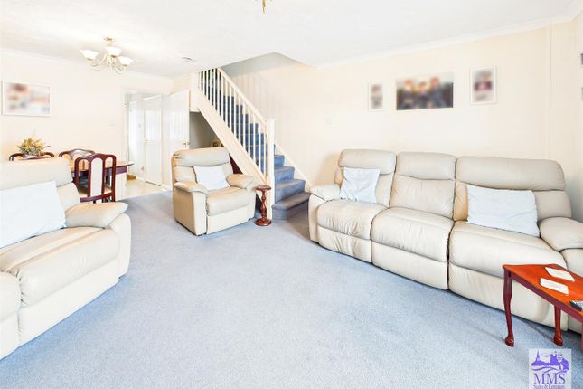 24, Moss Way, Dartford photo 3