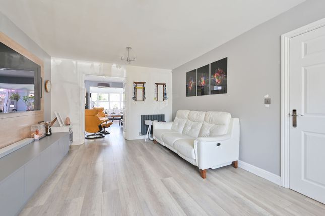 Edson Close, Watford photo 4
