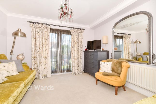 24, The Lakes, Aylesford photo 4