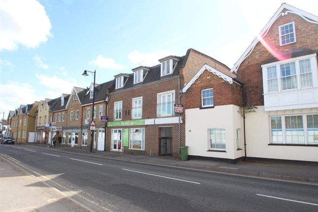 Flat to rent in Walton Road, East Molesey