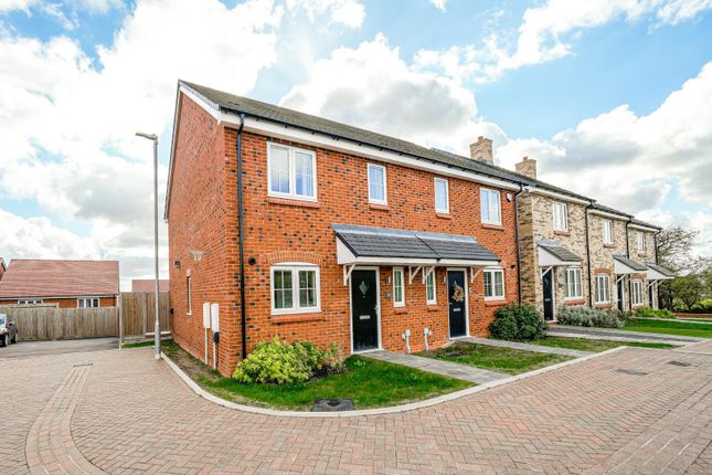 3-bed semi-detached on Feanor Gardens, Leighton Buzzard, £399,995