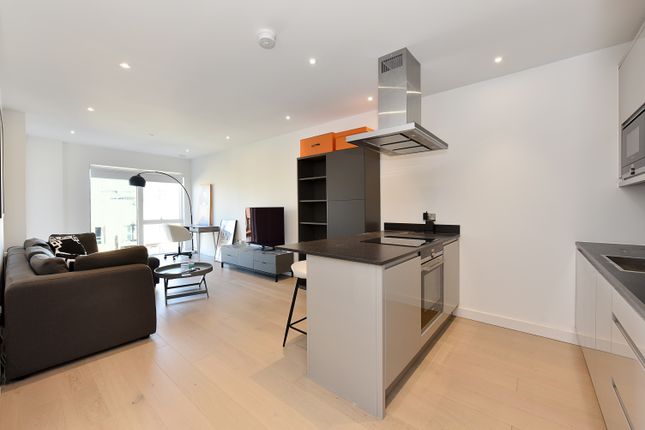 Maple House, Lismore Boulevard, London photo 4