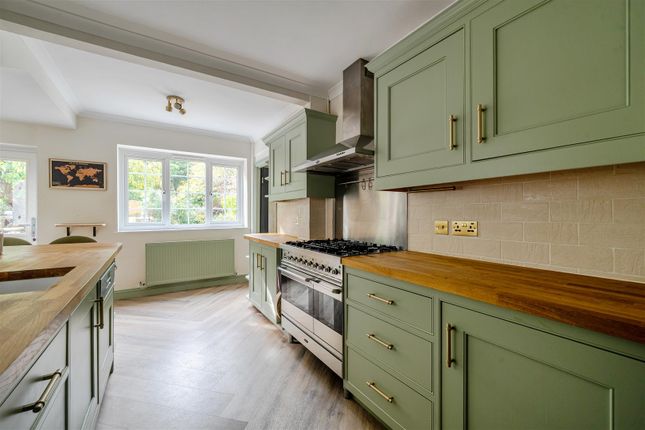 21, Folly Hill, Farnham photo 4
