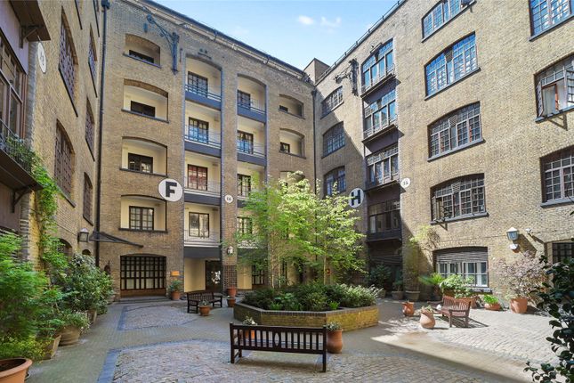 Flat to rent in Telfords Yard, London