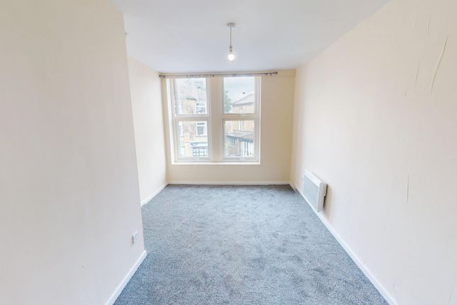 Flat 2, Idle Hall, Idle, Bradford photo 3