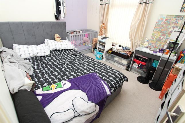 14, First Street, Bradford photo 3