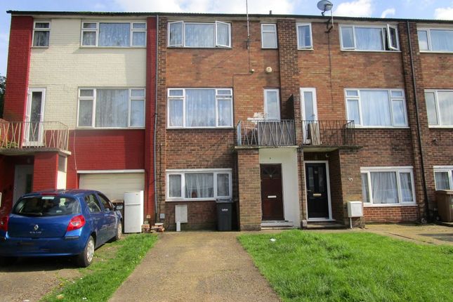 Thumbnail Town house for sale in 91 Tenby Drive, Luton, Bedfordshire