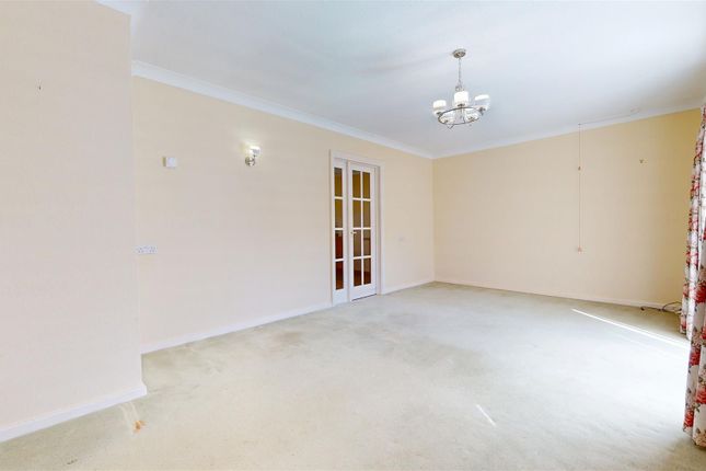 35 Oaktree Court, Portland Drive, Milton Keynes photo 4