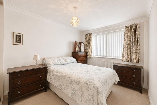 20, Fell Drive, Lee-On-The-Solent photo 4