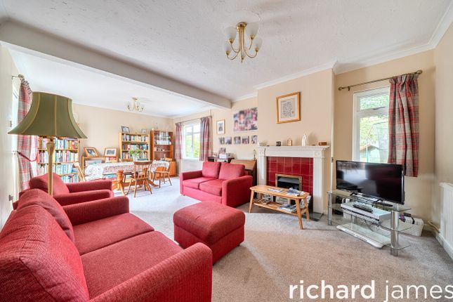 12, Greywethers Avenue, Swindon photo 2