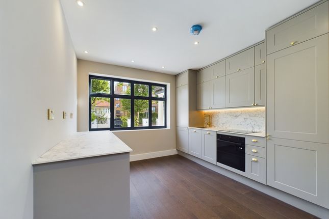 Flat Flat 2 Nova House, 48, Brondesbury Park, London photo 4