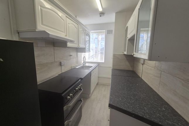 24, South Lodge Avenue, Mitcham photo 4