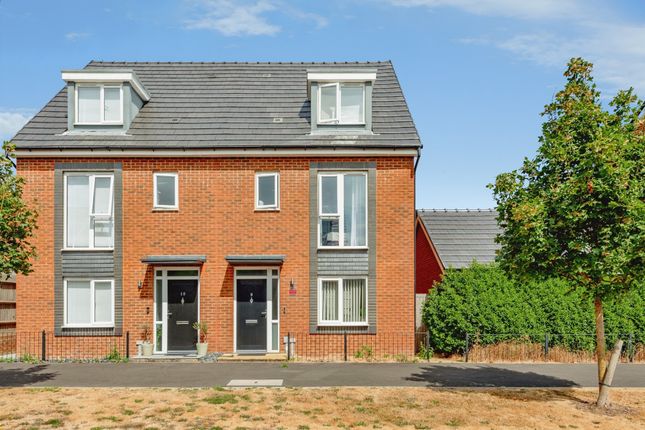 4-bed house on 8, Worsell Drive, Crawley, £500,000