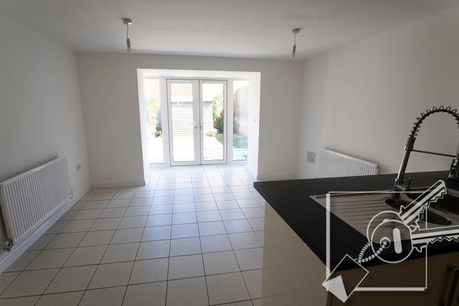 18, Burroughs Drive, Dartford photo 3