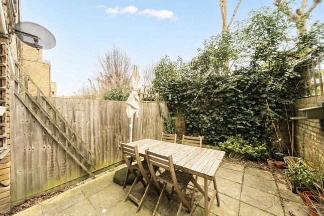 24, Turenne Close, London photo 4
