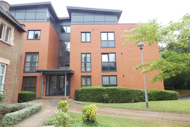 Thumbnail Flat for sale in Ratcliffe Road, Stoneygate, Leicester