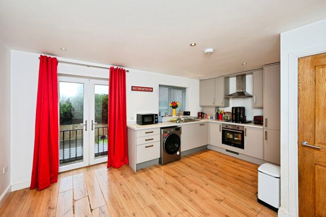 2A,, Bramley Road, Chesterfield photo 3