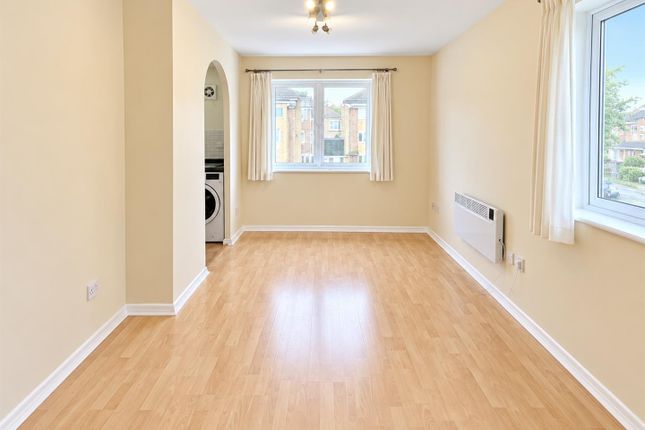 98, Burket Close, Southall photo 2