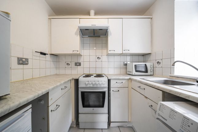 Ireton Close, London photo 4