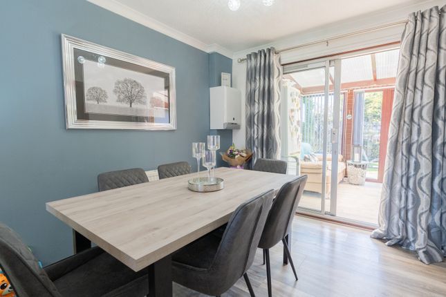 8 Lysa Vale Place, Bellshill photo 4