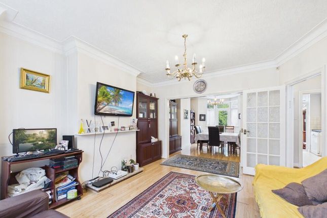 25, Garrick Avenue, Golders Green photo 4