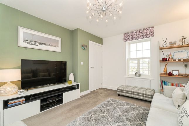 25, Robin Close, Holt photo 4