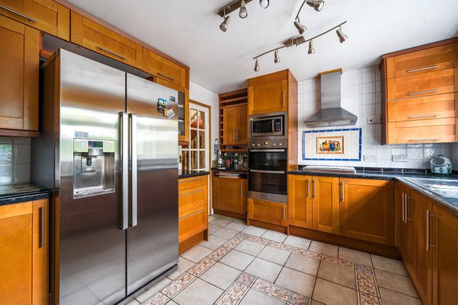 1, Homewood, Surrey photo 4