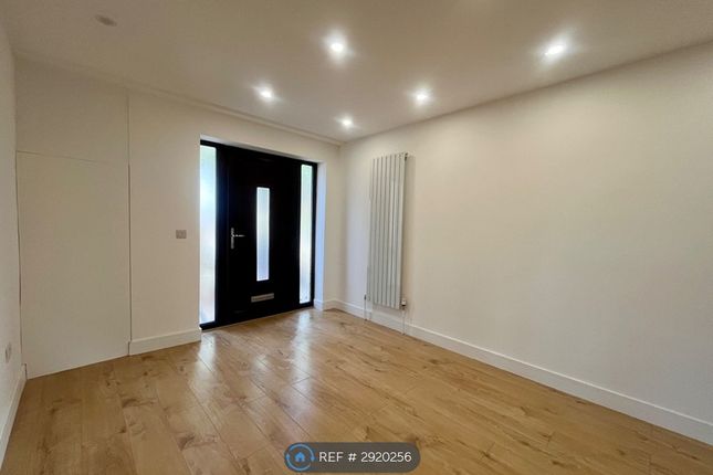 Priory Grove, Romford photo 5