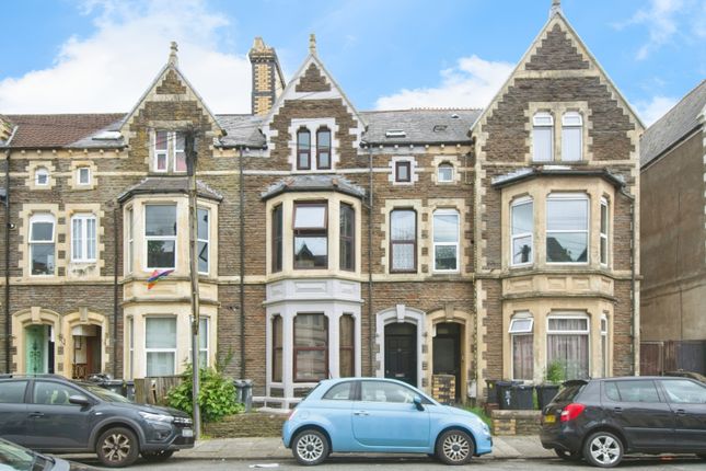 Flat for sale in Claude Road, Cardiff