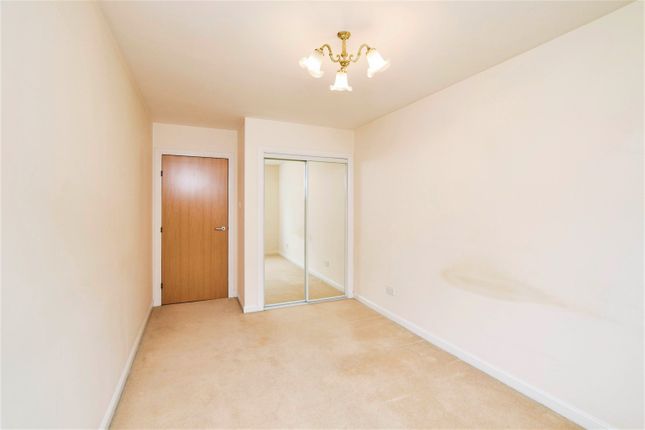 Flat for sale in Cleeve Park, Perth