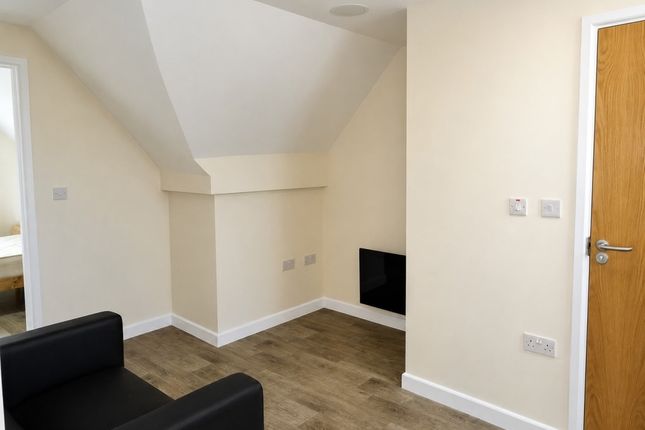 103B, Broadway, Treforest, Pontypridd photo 3