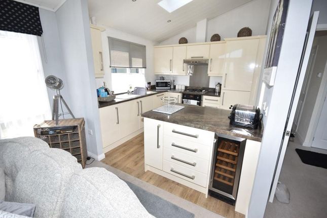 Ocean Retreat, The Street, Lowestoft photo 3