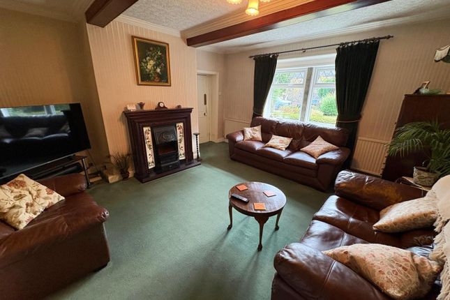 3, Russell Hall Lane, Bradford photo 2