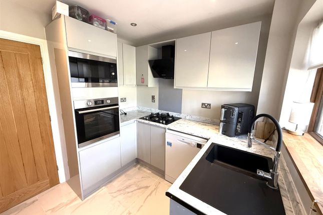 2, Loom Close, Belper photo 3