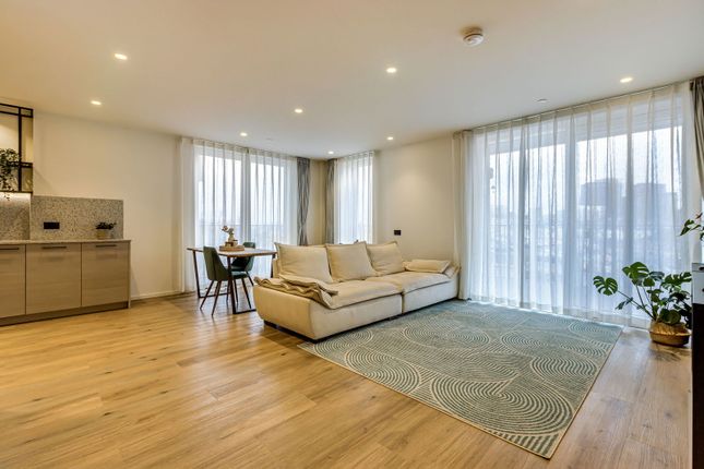 Flat 106 ,Curlew House, 1 Hawser Lane, London photo 2
