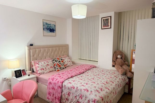 80 Manchester Road, Altrincham photo 3