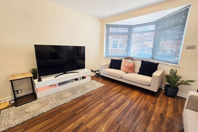 9 Bryngarth Crescent, Leicester photo 3