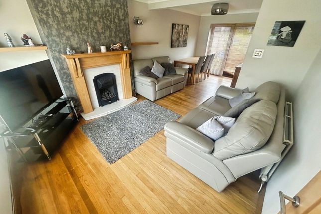 36, Greenwood Close, Bridgend photo 2
