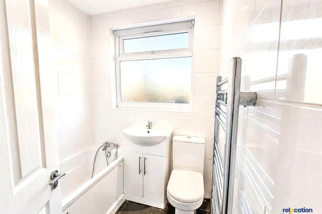 39 Aylands Road, Enfield photo 3