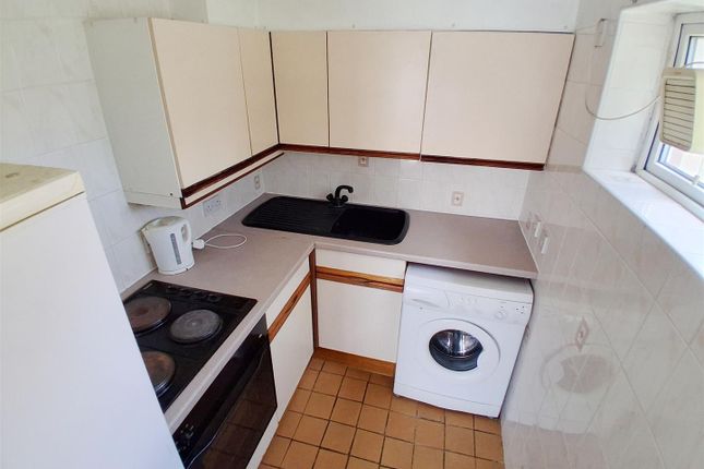 42, Heatherwood Drive, Hayes photo 3