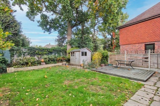 7 Ash Close, Lingfield photo 2