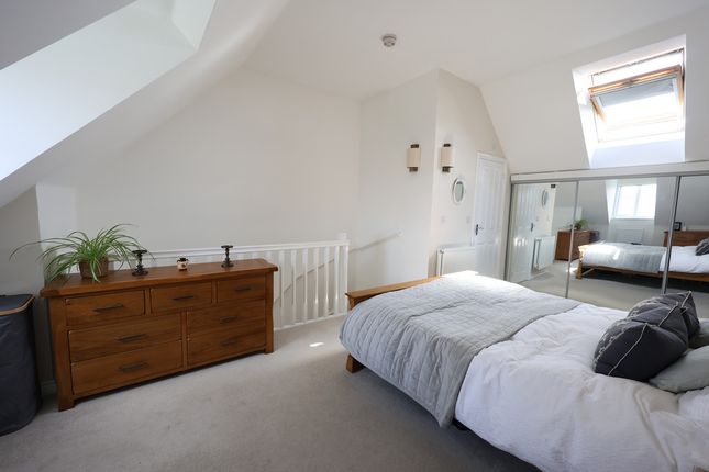 21, Redcurrant Avenue, Aylesbury photo 3