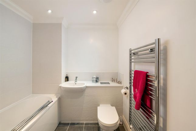 Flat for sale in Carlton Road, Reigate