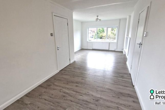 2 Ray Court, Ray Gardens, Stanmore photo 2