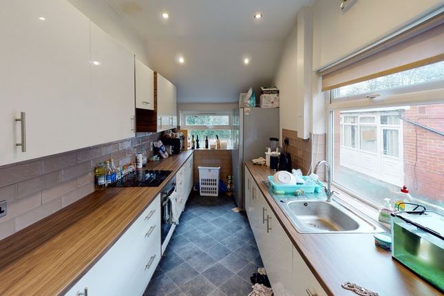 Dennistead Crescent, Leeds photo 2