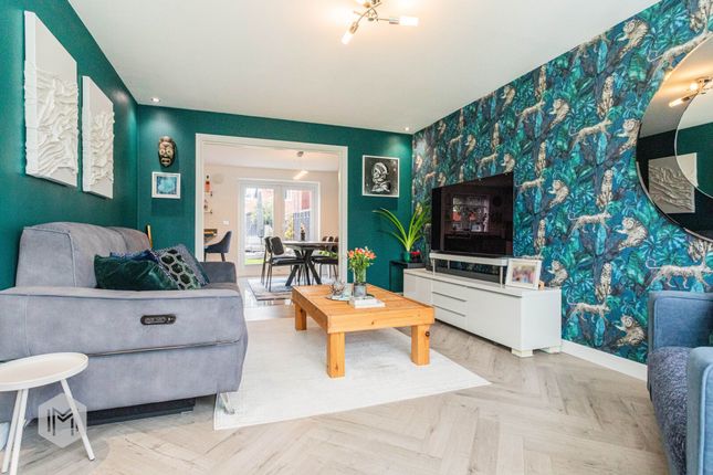 43 Halls Close, Manchester photo 4