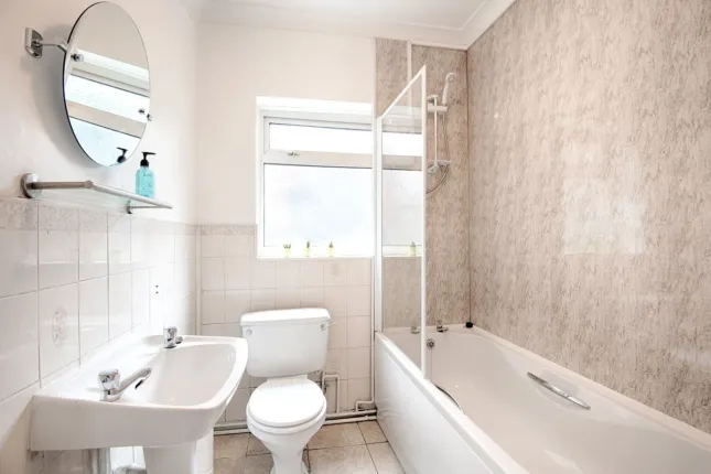 59, Morris lane , Swansea photo 5