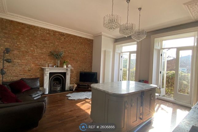 Kitchen/Living Area